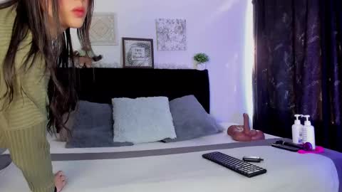 Snapshot of aihnoa_split chatting on March 8, 12:41 pm AIHNOA online show from March 8, 12:41 pm