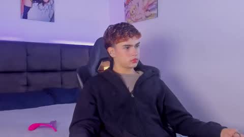 Aiden  online show from October 25, 1:29 pm