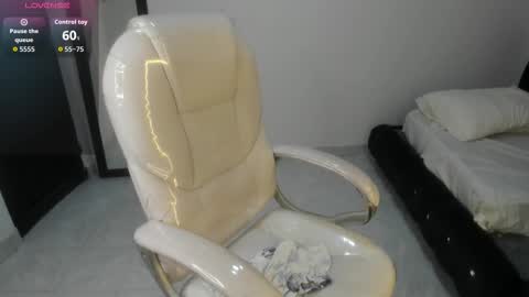 Ailyn online show from November 9, 9:51 am