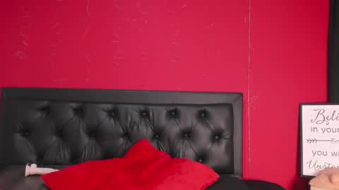 Ailyn online show from April 30, 1:12 am