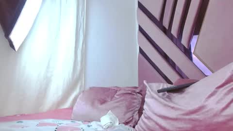 aiilynsmiith online show from October 18, 2:36 am