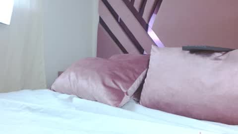 aiilynsmiith online show from November 10, 10:20 pm