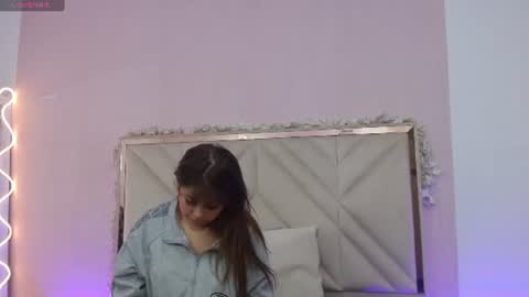 aiithana_tay online show from July 21, 7:05 pm