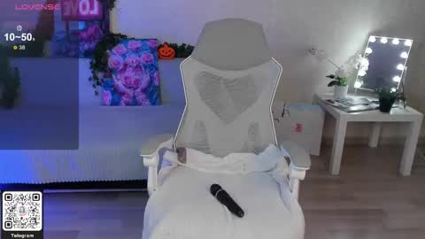 Lynn online show from December 18, 1:39 pm