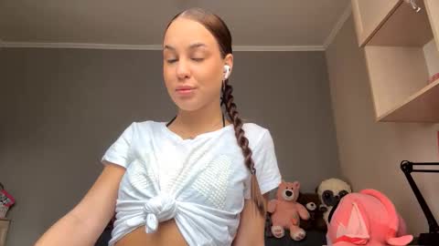 Snapshot of aikostrathman chatting on September 20, 6:47 am Katie online show from September 20, 6:47 am
