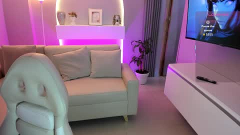 Snapshot of ailee_naughty chatting on February 24, 2:20 am online show from February 24, 2:20 am