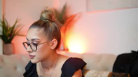 Snapshot of aileenaxa chatting on October 9, 6:06 pm Aileen online show from October 9, 6:06 pm