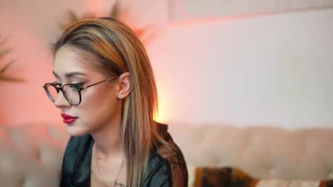 Snapshot of aileenaxa chatting on October 19, 6:41 pm Aileen online show from October 19, 6:41 pm