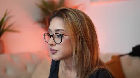 Snapshot of aileenaxa chatting on October 23, 6:39 pm Aileen online show from October 23, 6:39 pm