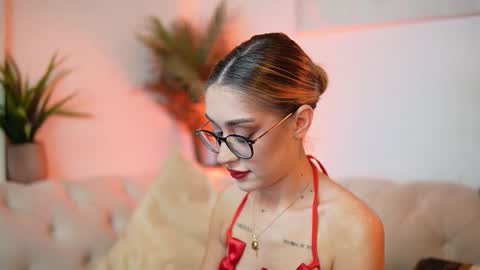 Snapshot of aileenaxa chatting on November 11, 7:14 pm Aileen online show from November 11, 7:14 pm