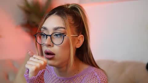 Snapshot of aileenaxa chatting on November 12, 7:35 pm Aileen online show from November 12, 7:35 pm