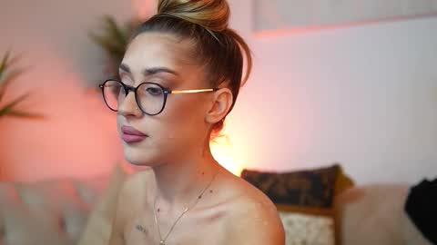 Snapshot of aileenaxa chatting on November 13, 7:46 pm Aileen online show from November 13, 7:46 pm