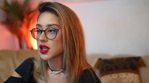 Snapshot of aileenaxa chatting on November 26, 8:32 pm Aileen online show from November 26, 8:32 pm