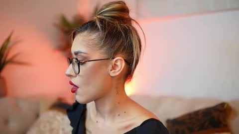 Snapshot of aileenaxa chatting on December 2, 8:04 pm Aileen online show from December 2, 8:04 pm