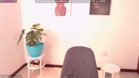 ailyn_ online show from December 7, 3:52 pm