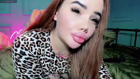 Aira online show from December 25, 4:00 pm