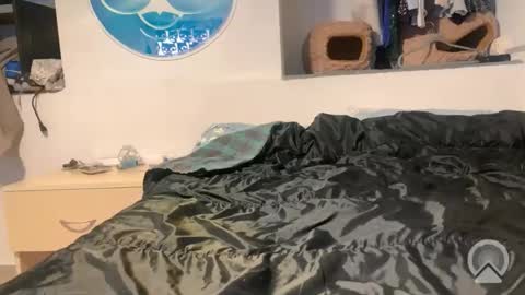 aircum99_ online show from November 13, 4:39 pm