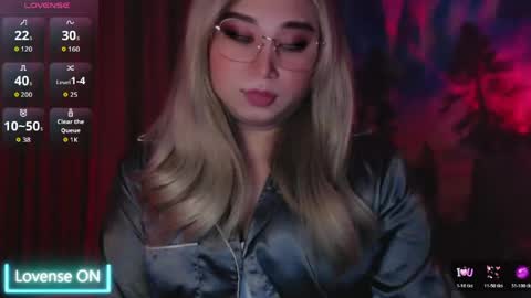 Snapshot of airisredfield_ chatting on May 17, 9:38 am Goddess Airis online show from May 17, 9:38 am