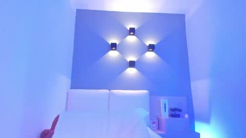 Snapshot of aisha_h chatting on January 24, 1:03 am Aisha online show from January 24, 1:03 am