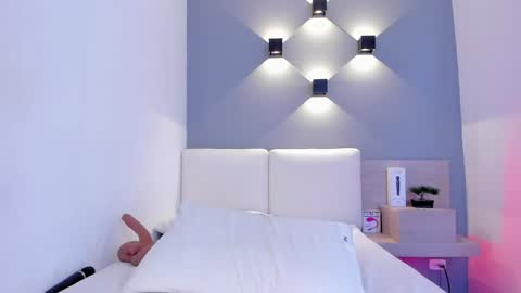 Snapshot of aisha_h chatting on February 2, 2:06 am Aisha online show from February 2, 2:06 am