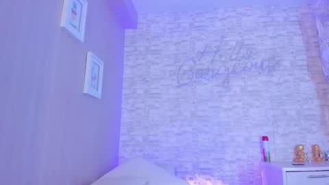 Snapshot of aisha_h chatting on February 18, 12:04 am Aisha online show from February 18, 12:04 am