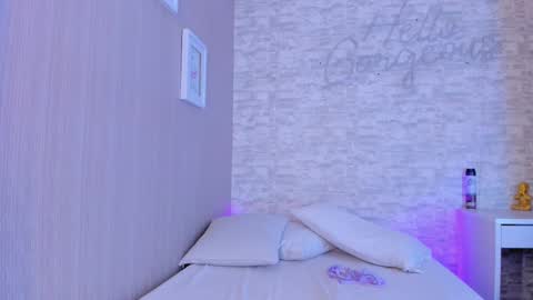 Snapshot of aisha_h chatting on February 28, 3:15 am Aisha online show from February 28, 3:15 am