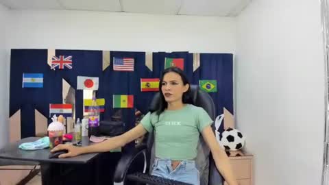 Aisha online show from July 5, 9:00 pm
