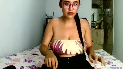 aisha koswell3 online show from July 19, 5:22 am