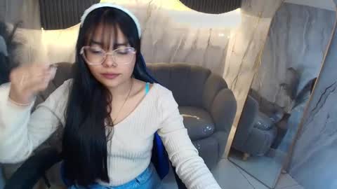 Snapshot of aisha_leenss_r chatting on March 21, 7:17 pm Aisha online show from March 21, 7:17 pm