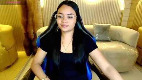 Snapshot of aisha_leenss_r chatting on March 22, 12:52 pm Aisha online show from March 22, 12:52 pm