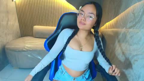 Snapshot of aisha_leenss_r chatting on March 31, 7:36 pm Aisha online show from March 31, 7:36 pm