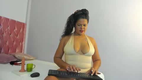 AISHA  MOORE online show from June 11, 7:23 pm