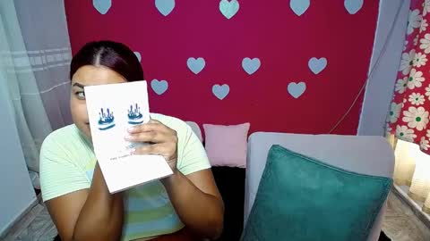 aisha_stacey0410 online show from May 1, 3:05 pm
