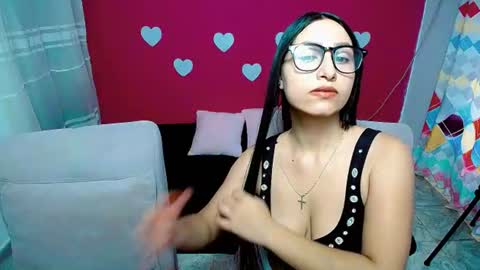 aisha_stacey0410 online show from June 21, 10:12 pm