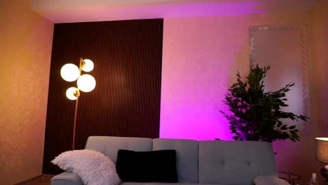 Snapshot of aishaaya chatting on December 15, 5:45 am Lora online show from December 15, 5:45 am
