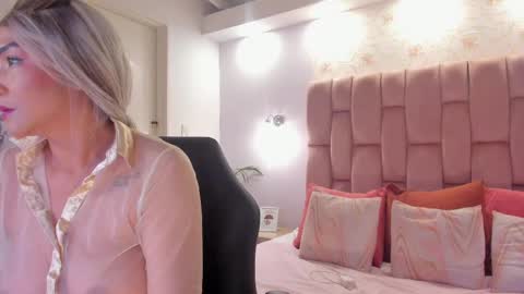 Snapshot of aishathorne chatting on October 8, 9:23 pm aisha online show from October 8, 9:23 pm