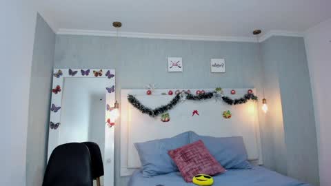 aishawild online show from December 16, 12:27 pm