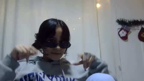 Snapshot of aitana23_ chatting on December 9, 3:07 am aiti online show from December 9, 3:07 am