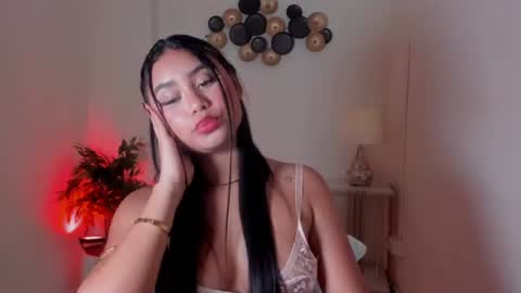 Snapshot of aitana_gluck chatting on August 5, 4:37 am Aitana online show from August 5, 4:37 am