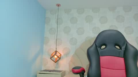 Snapshot of aixatrista1 chatting on April 18, 7:18 pm AIXA online show from April 18, 7:18 pm
