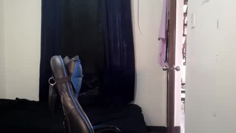 Snapshot of aj_daksxx chatting on April 22, 5:54 am aj_daksxx online show from April 22, 5:54 am