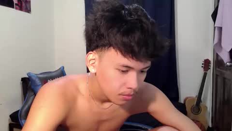 Snapshot of aj_daksxx chatting on May 7, 7:14 am aj_daksxx online show from May 7, 7:14 am