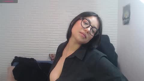 Snapshot of akaly_ chatting on October 22, 11:04 pm Akaly online show from October 22, 11:04 pm