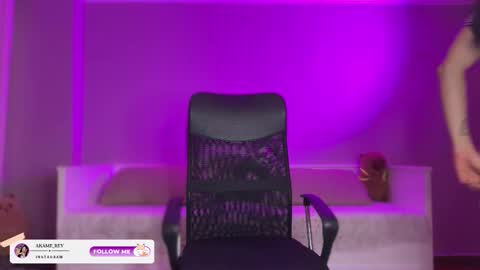 Snapshot of akame_s chatting on October 18, 9:15 pm online show from October 18, 9:15 pm
