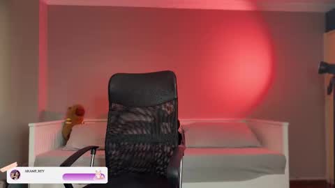 Snapshot of akame_s chatting on October 28, 8:11 pm online show from October 28, 8:11 pm