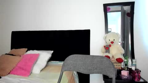 Snapshot of akanekihm chatting on December 22, 11:29 am MIRANDA online show from December 22, 11:29 am