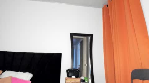 Snapshot of akanekihm chatting on March 25, 11:16 am MIRANDA online show from March 25, 11:16 am