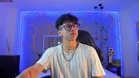 akazaboy online show from January 9, 4:19 am