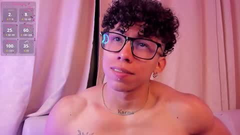 akazaboy online show from December 5, 5:16 am