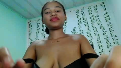 akemy_saunderz online show from June 3, 3:31 am